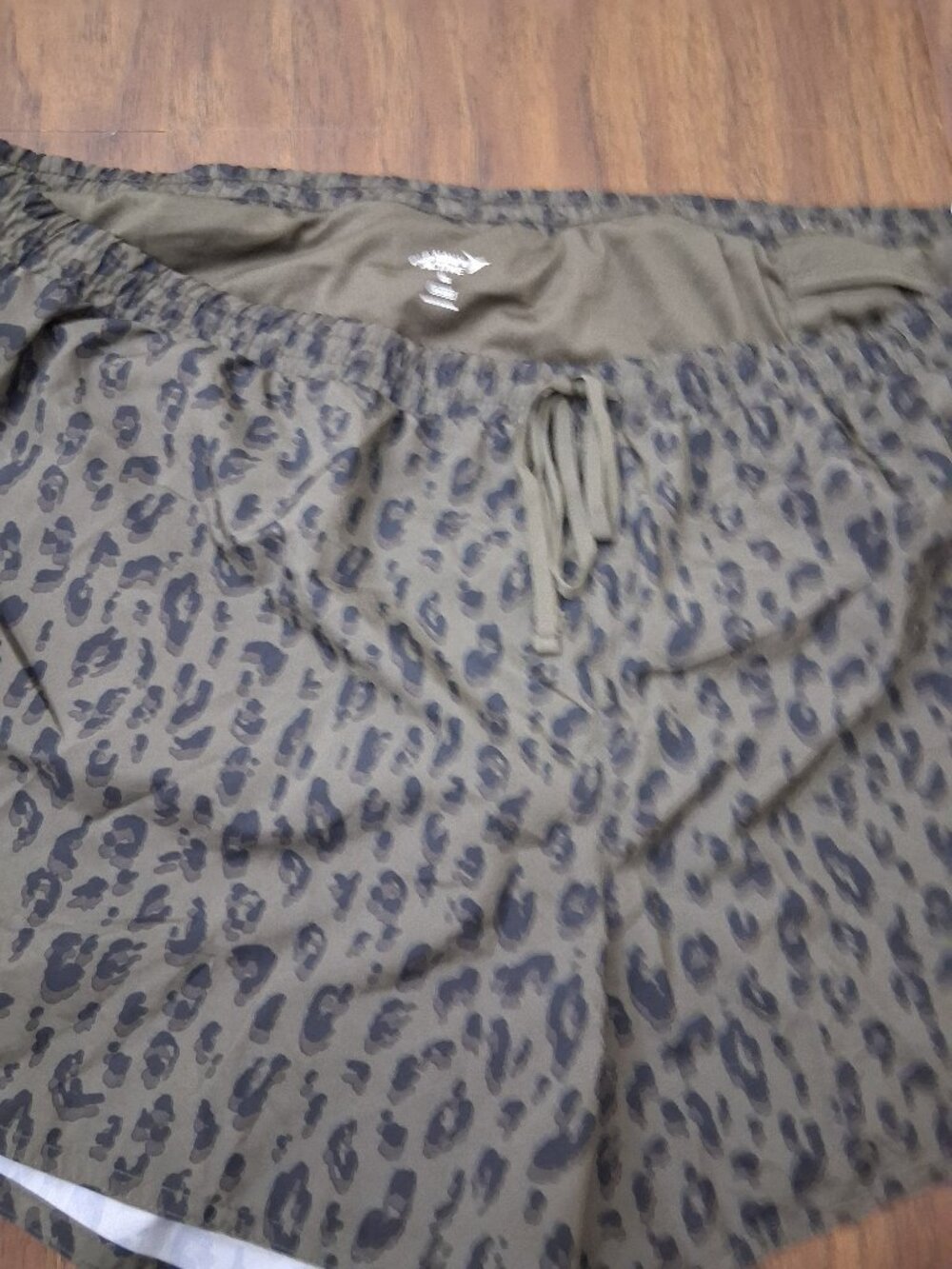 Old Navy active leopard workout shorts xxl euc